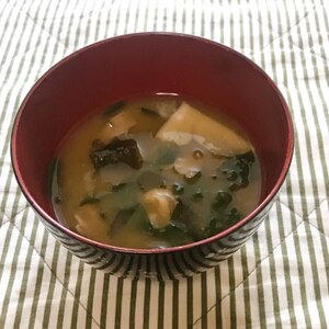 ほうれん草と舞茸の味噌汁